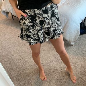 Floral ruffled shorts